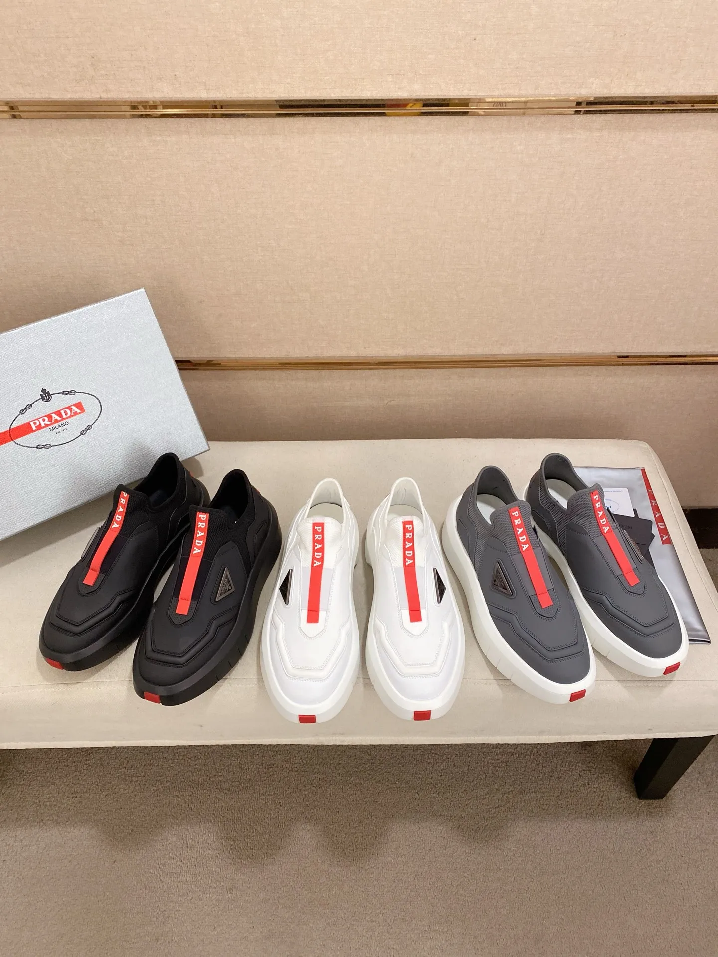 Men's shoes 💰 620💰 ✔️✔️✔️High-quality new PRADA counters are launched simultaneously, new men's shoes, 😘fabrics are selected from breathable fly-knit fabrics. Lining: Imported cowhide leather lining. 👍🏿High-end☄️Open-molded non-slip rubber outsole, exquisite lines, simple and elegant, comfortable and high-end for leisure travel. Code number: 38 to 45